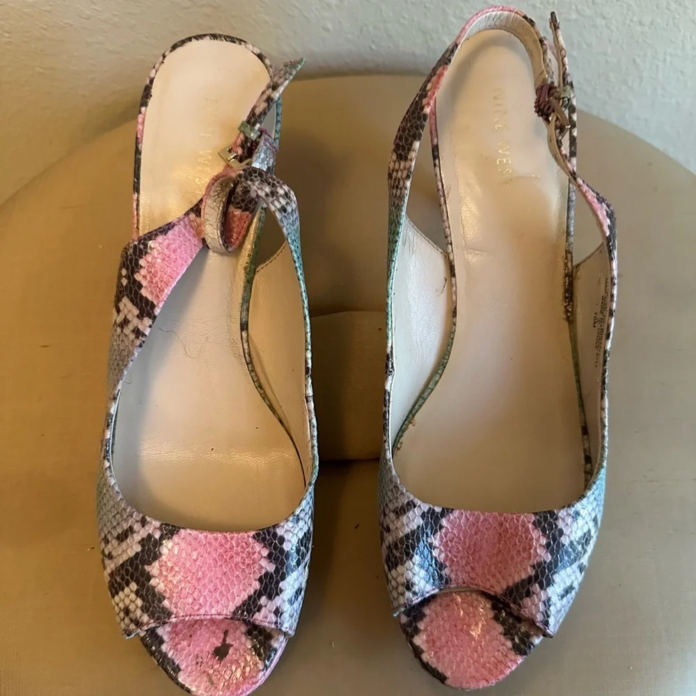 Size 10 Nine West Pink, Green, Ivory and Black Snake Print Women's Sandals - Picture 1 of 3